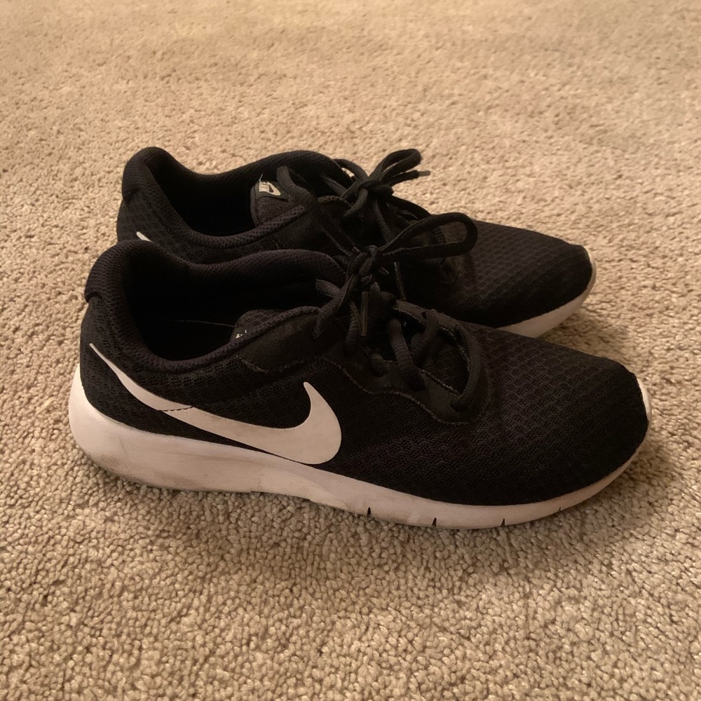 Women’s Nike tanjuns